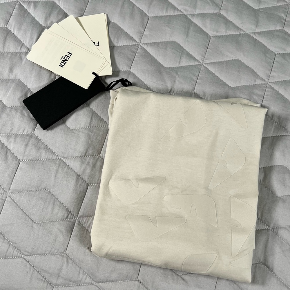 🛑SOLD🛑🦷FENDI FW19 BAG BUGS APPLIQUÉ TEE🦷 - Picture 8 of 9